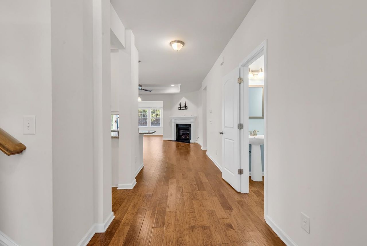 380 Palm Lakes Blvd.  Photo 5