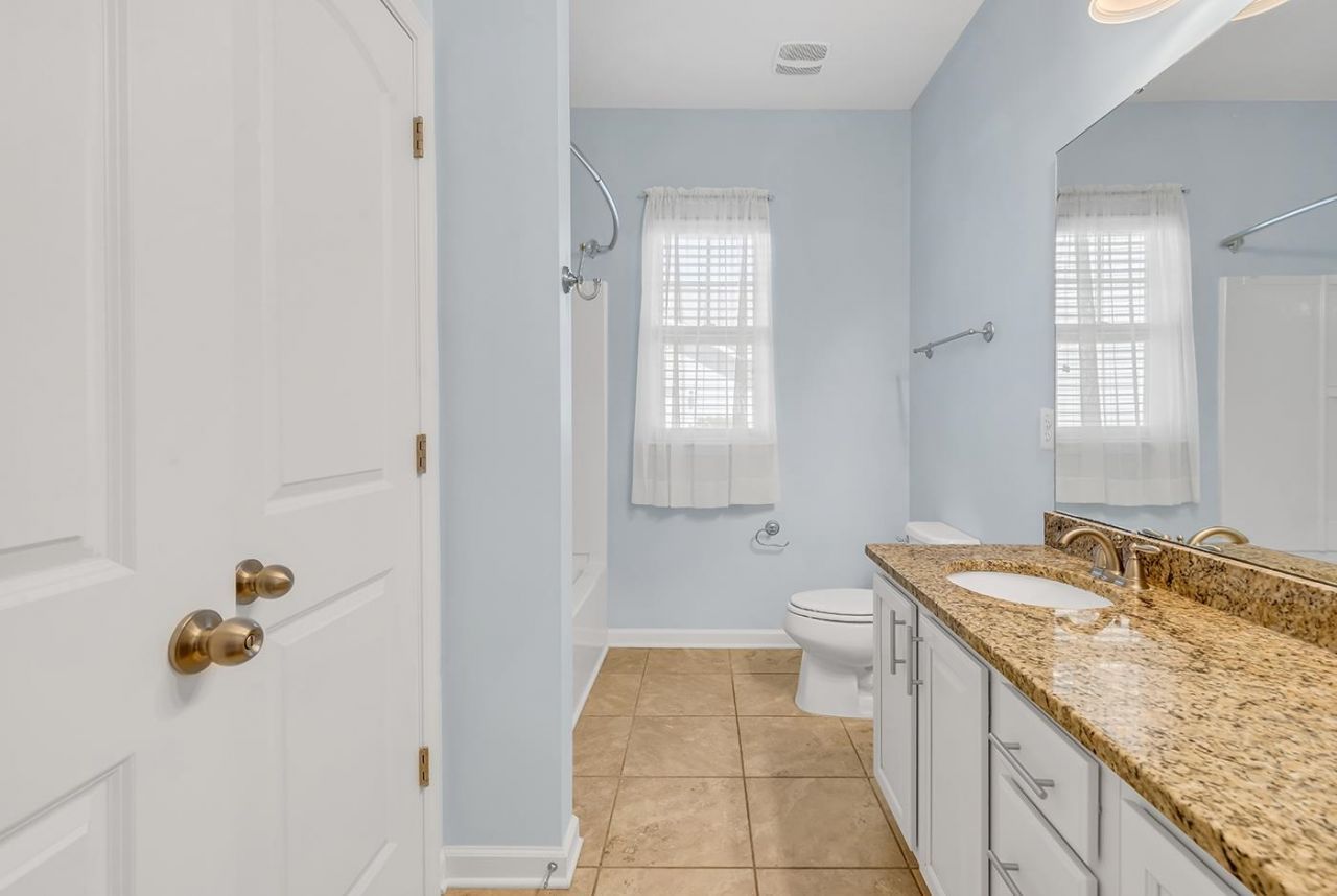 380 Palm Lakes Blvd.  Photo 9