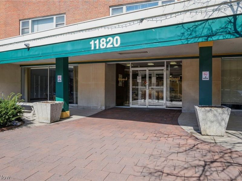 11820 Edgewater Drive, Unit 718, Lakewood, OH 44107 Photo 2