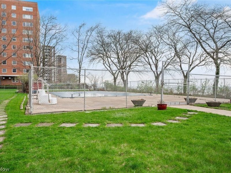 11820 Edgewater Drive, Unit 718, Lakewood, OH 44107 Photo 9