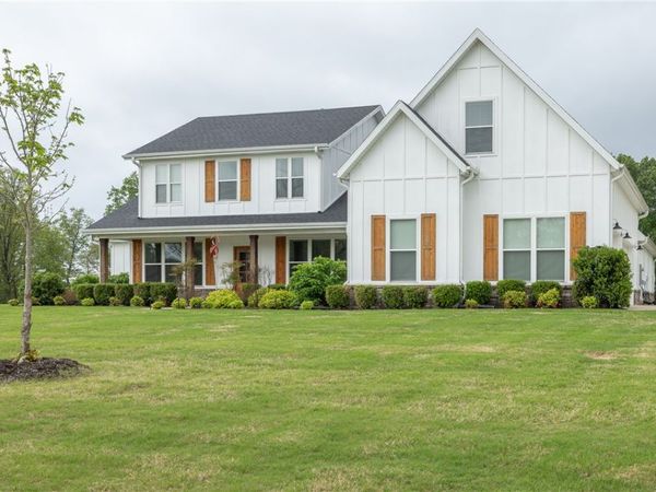 1423 River Point Road , Fayetteville, AR 72703