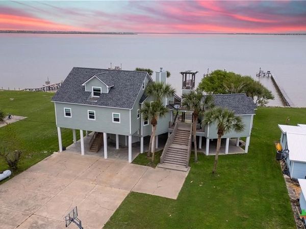 870 County Road 307 , Port Lavaca, TX 77979