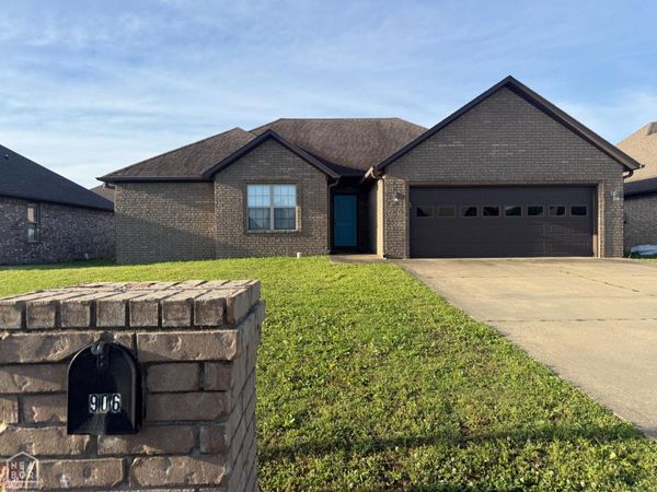 906 Garrison, Paragould, AR 72450