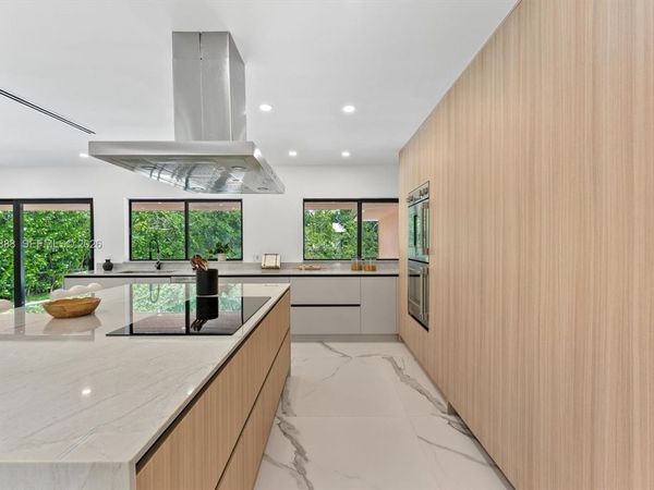 19731 NE 24th Ave, Miami, FL 33180