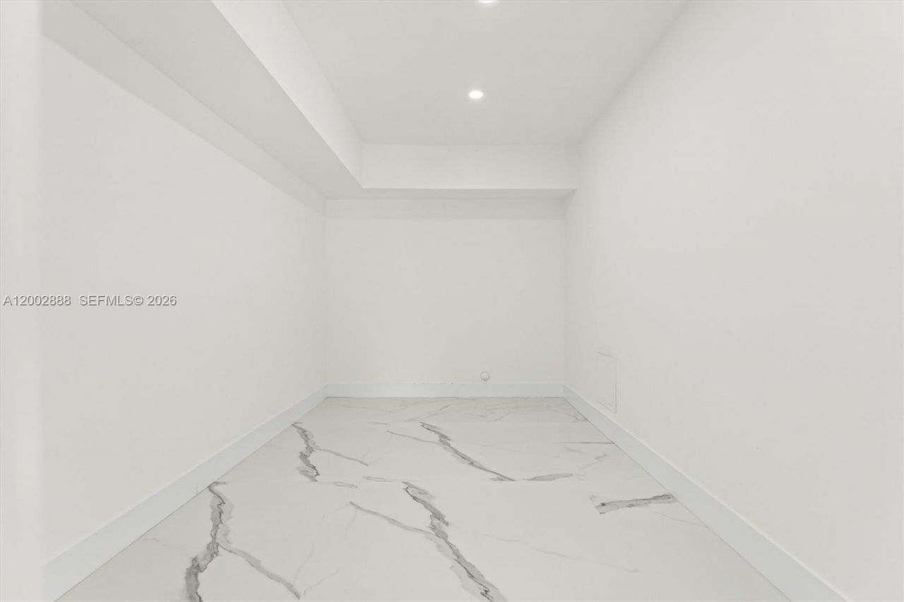19731 NE 24th Ave, Miami, FL 33180 Photo