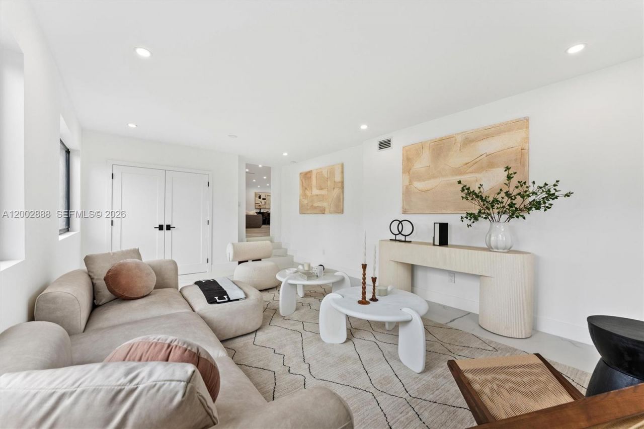 19731 NE 24th Ave , Miami, FL 33180 Photo