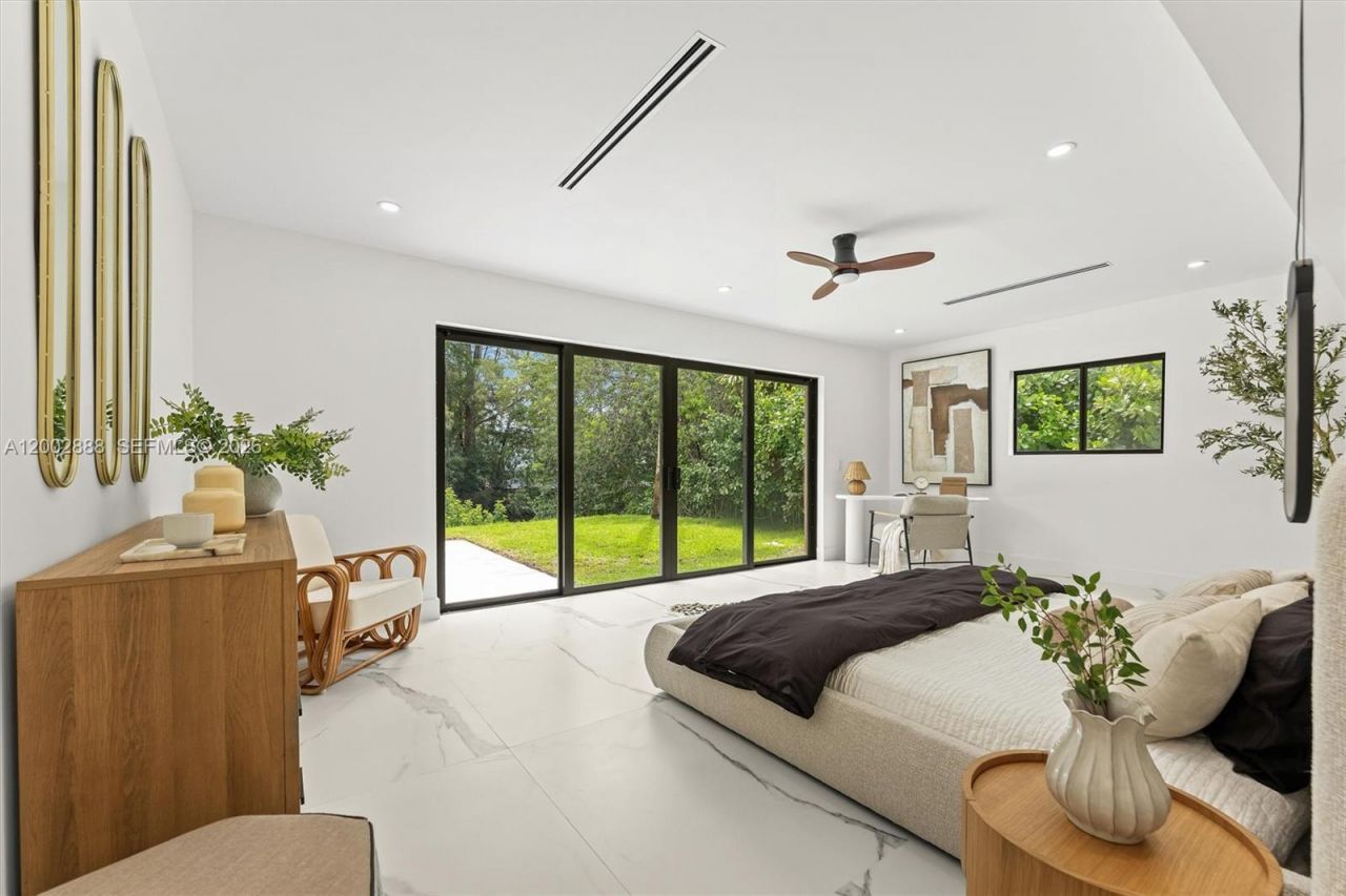 19731 NE 24th Ave , Miami, FL 33180 Photo