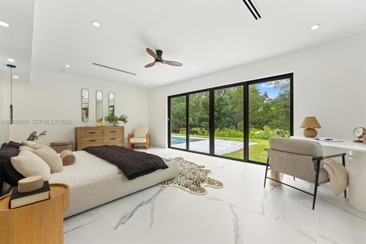 19731 NE 24th Ave , Miami, FL 33180 Photo