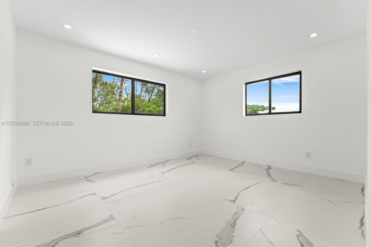 19731 NE 24th Ave, Miami, FL 33180 Photo