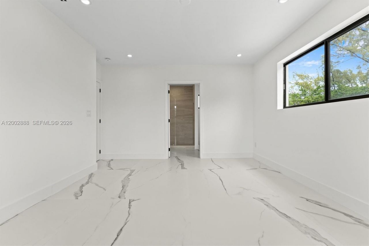 19731 NE 24th Ave, Miami, FL 33180 Photo