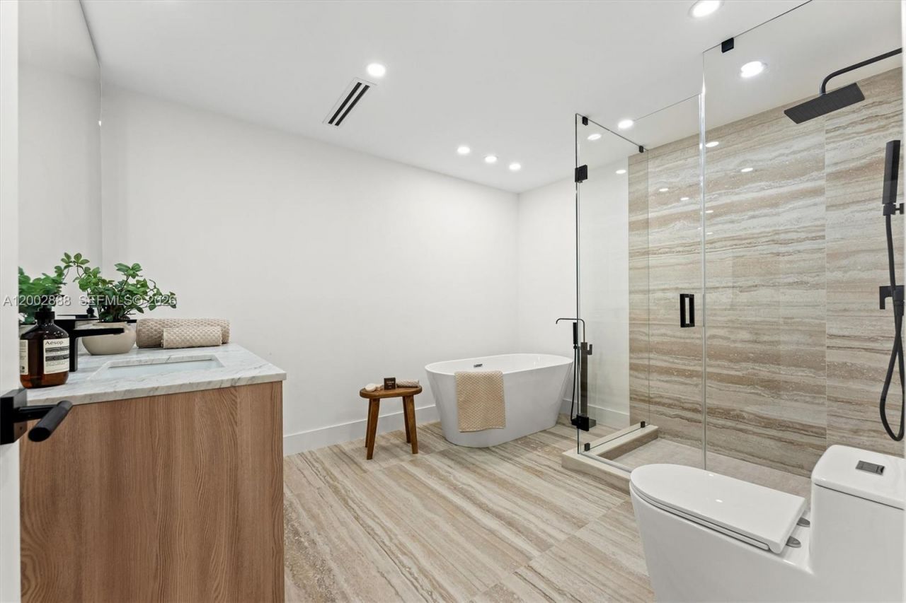 19731 NE 24th Ave , Miami, FL 33180 Photo