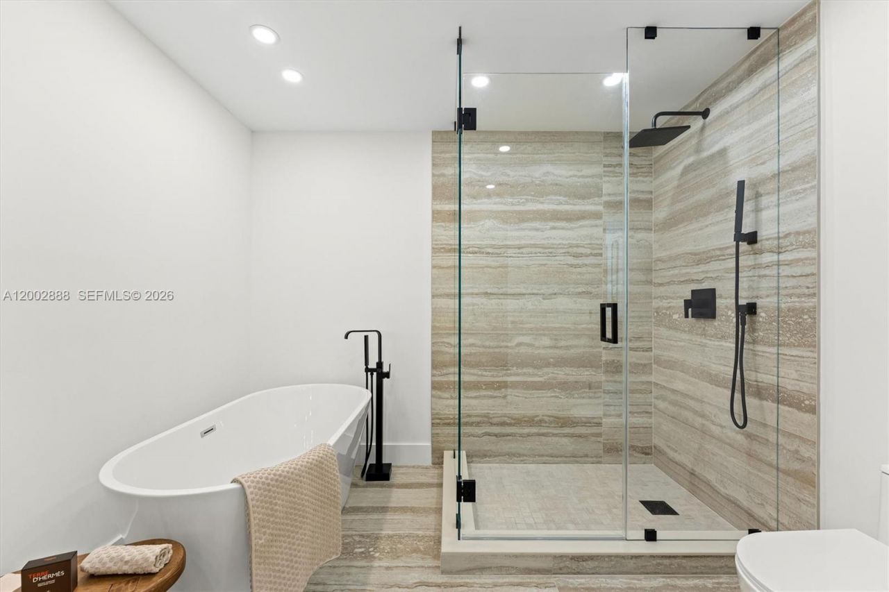 19731 NE 24th Ave , Miami, FL 33180 Photo