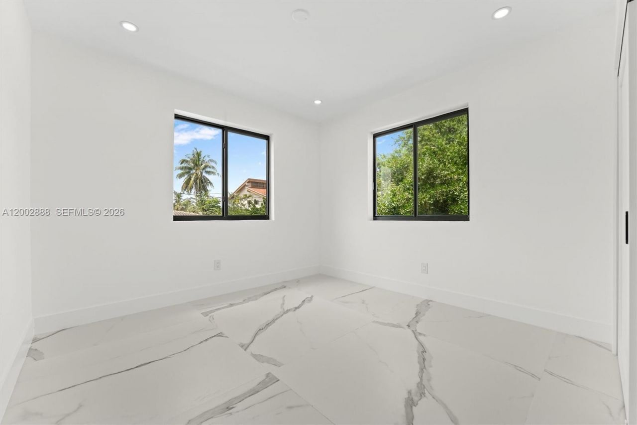 19731 NE 24th Ave, Miami, FL 33180 Photo