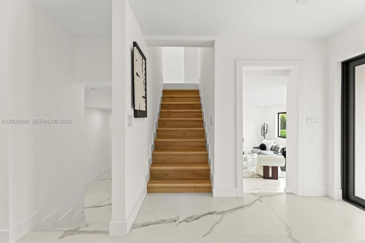 19731 NE 24th Ave , Miami, FL 33180 Photo