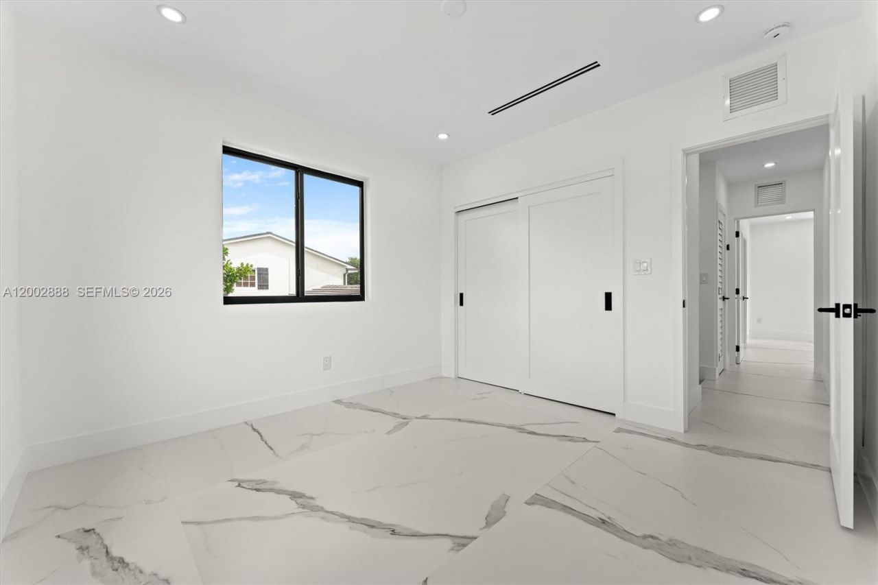 19731 NE 24th Ave, Miami, FL 33180 Photo