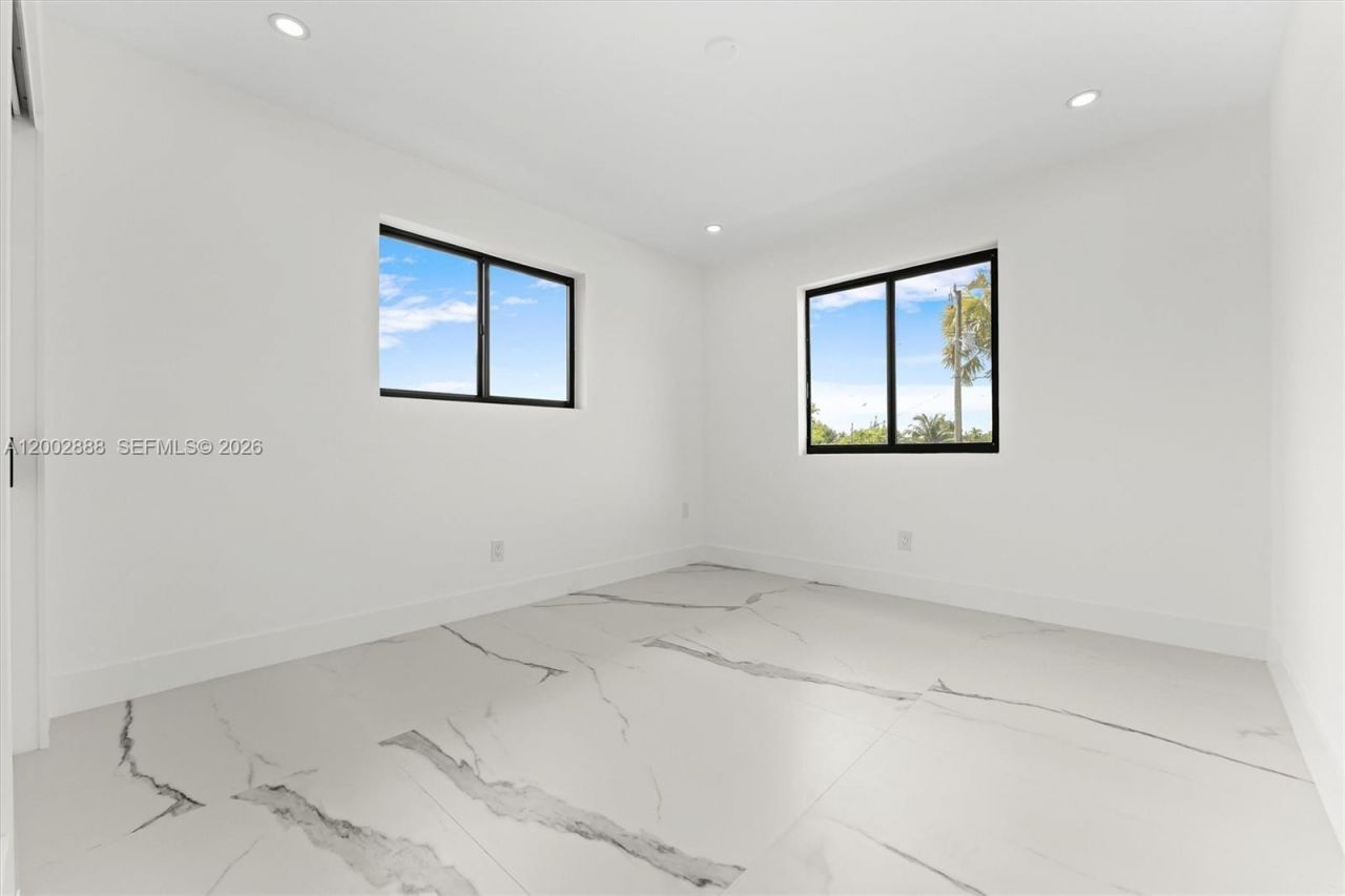 19731 NE 24th Ave, Miami, FL 33180 Photo