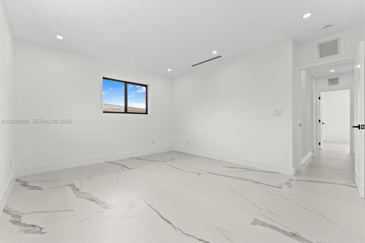 19731 NE 24th Ave , Miami, FL 33180 Photo