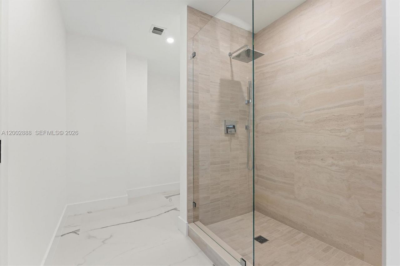 19731 NE 24th Ave , Miami, FL 33180 Photo