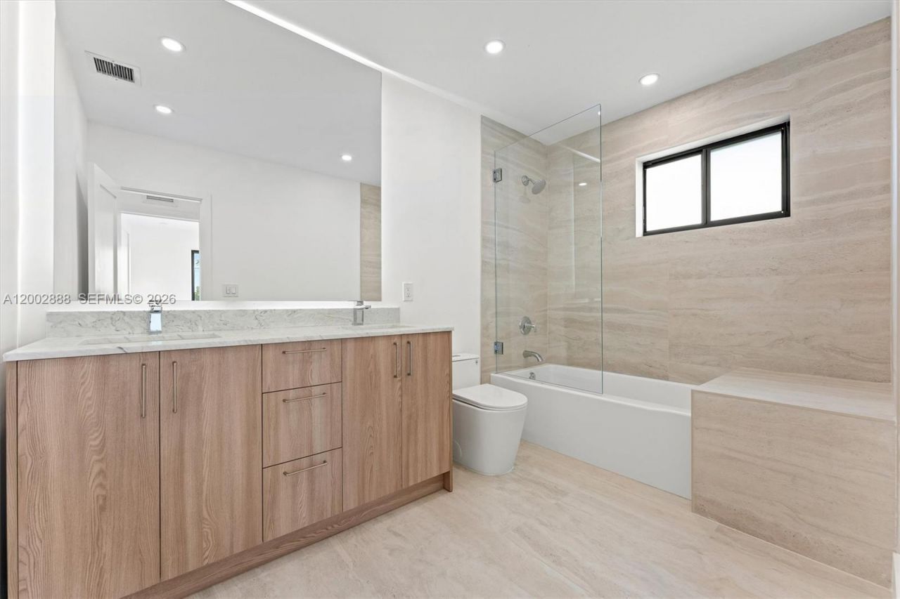 19731 NE 24th Ave , Miami, FL 33180 Photo