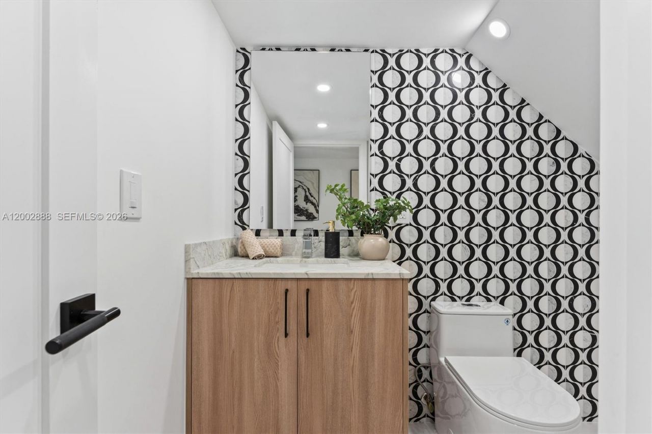 19731 NE 24th Ave , Miami, FL 33180 Photo