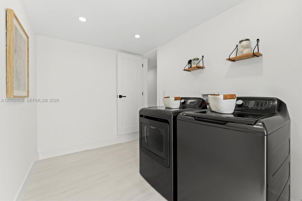 19731 NE 24th Ave , Miami, FL 33180 Photo