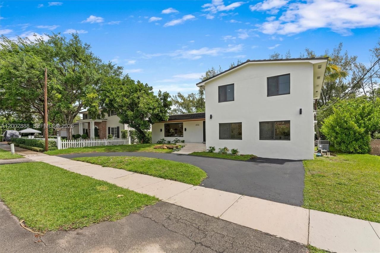 19731 NE 24th Ave , Miami, FL 33180 Photo