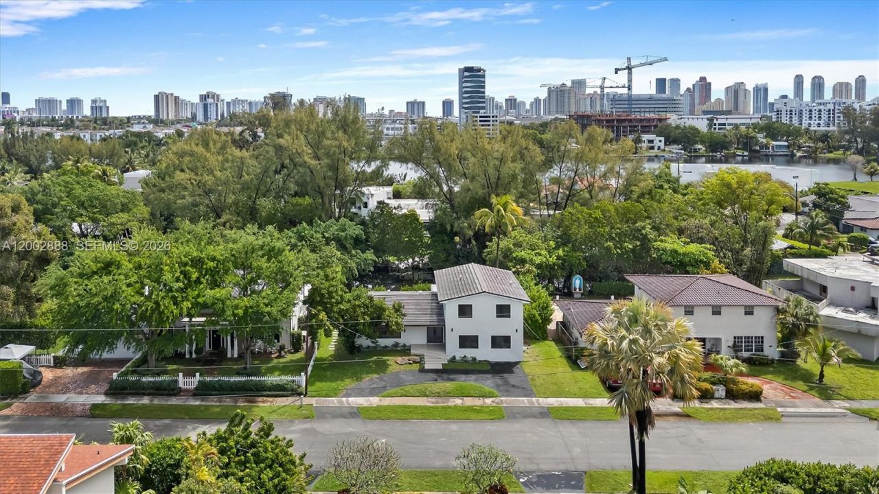 19731 NE 24th Ave , Miami, FL 33180 Photo