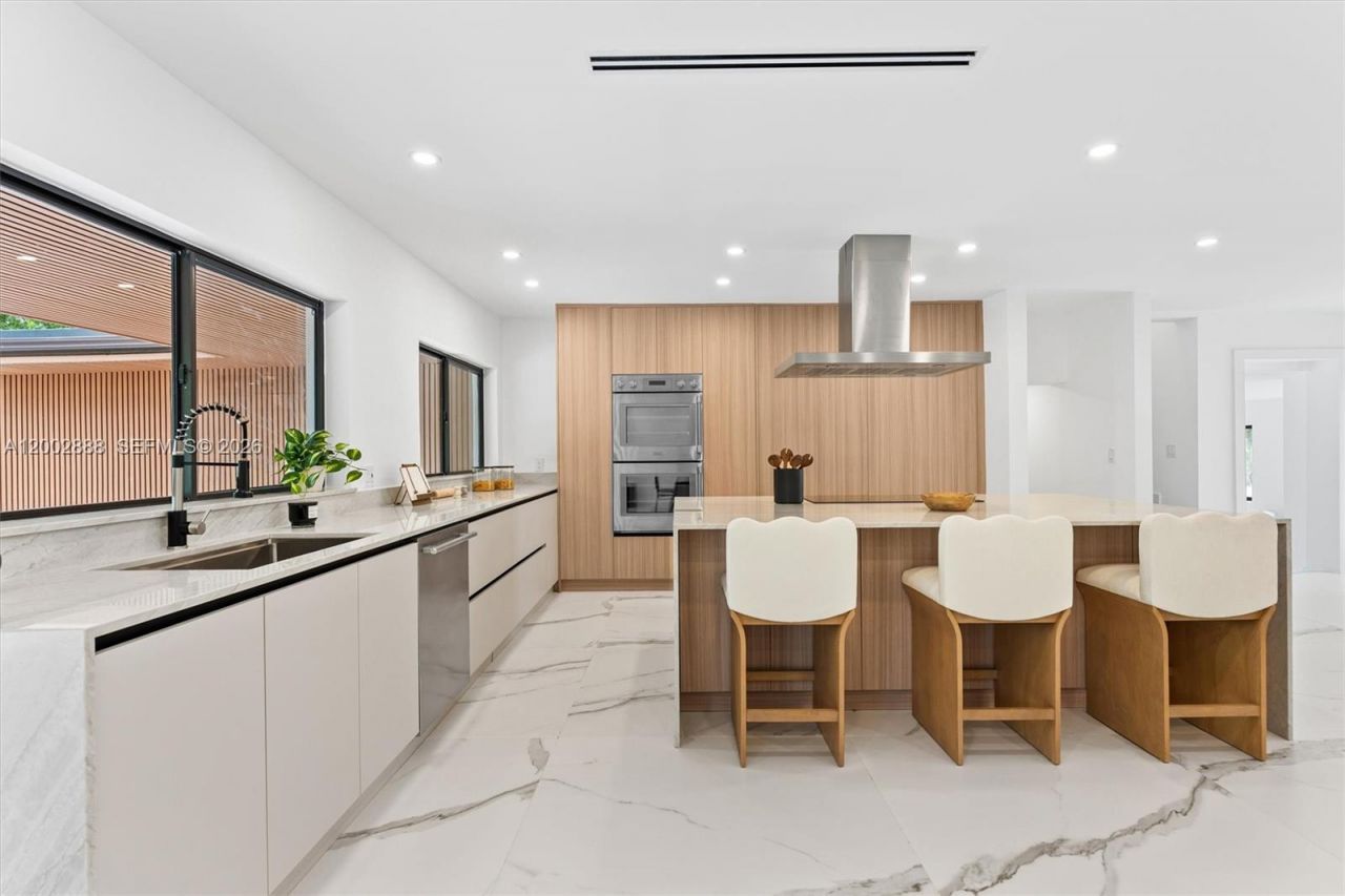 19731 NE 24th Ave , Miami, FL 33180 Photo