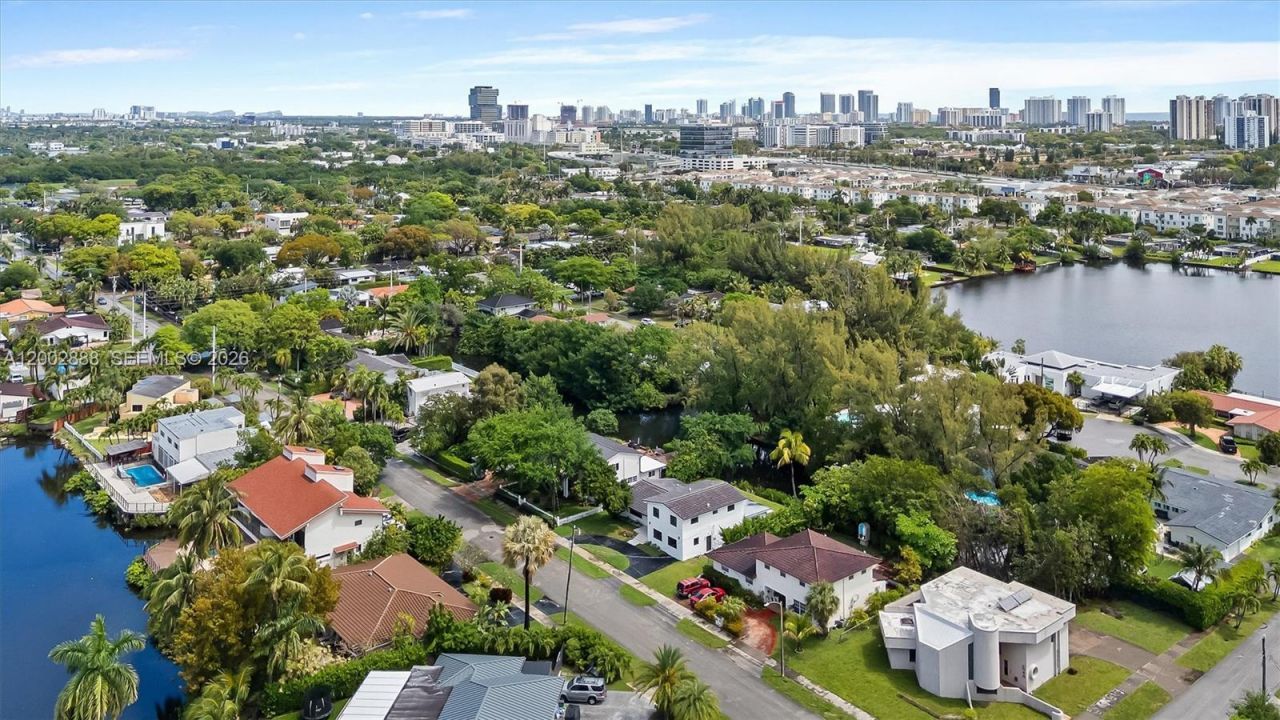 19731 NE 24th Ave , Miami, FL 33180 Photo