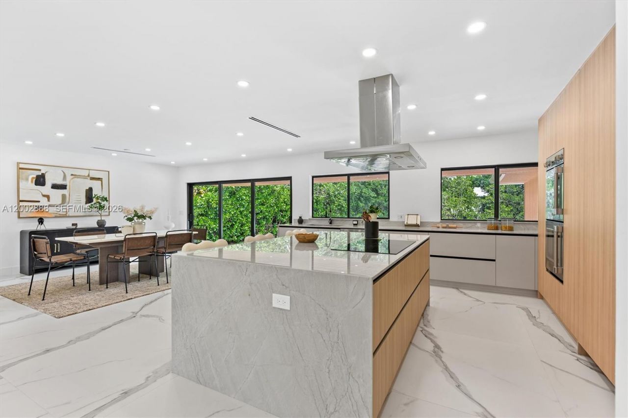 19731 NE 24th Ave , Miami, FL 33180 Photo