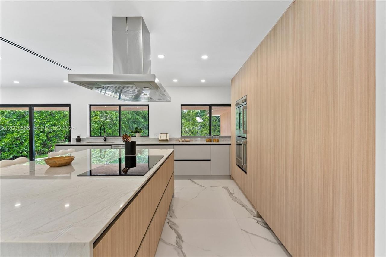 19731 NE 24th Ave , Miami, FL 33180 Photo