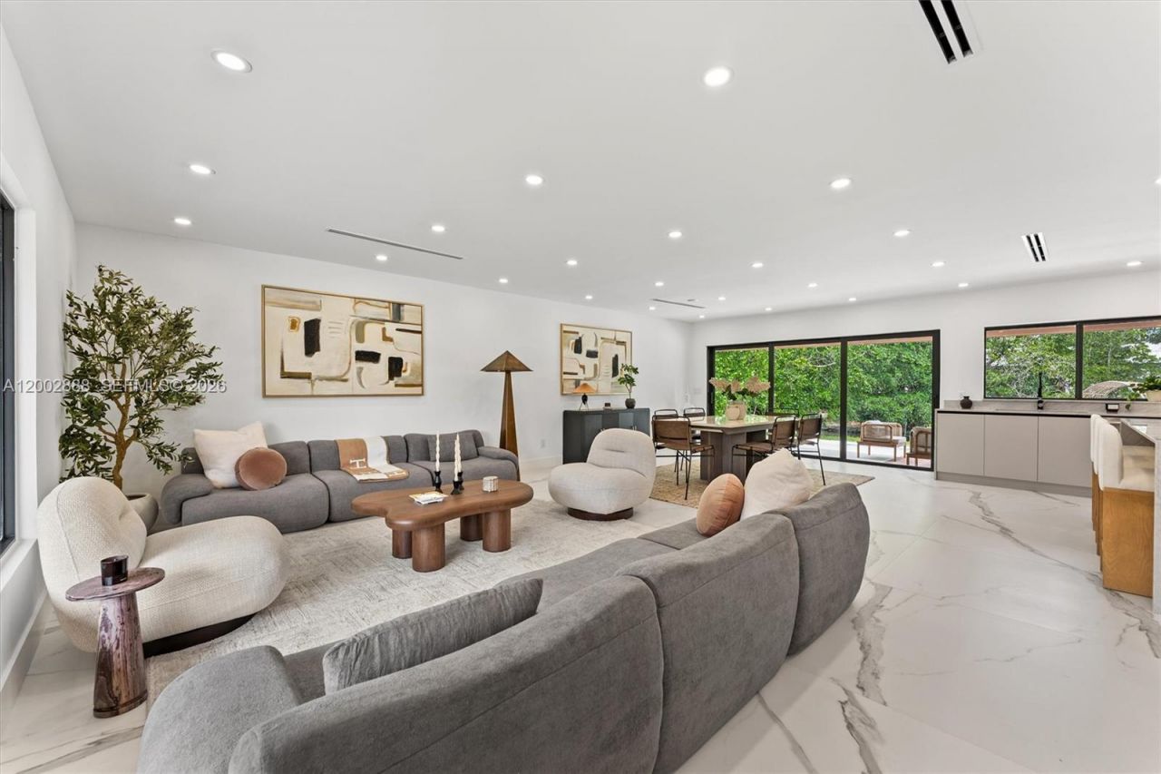 19731 NE 24th Ave , Miami, FL 33180 Photo