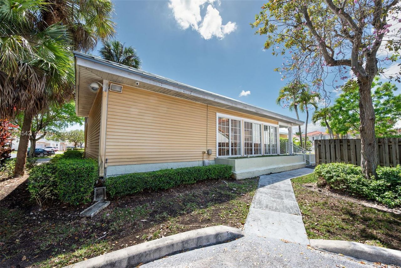 10441 Mahogany Key Cir , Unit 101, Miami, FL 33196 Photo