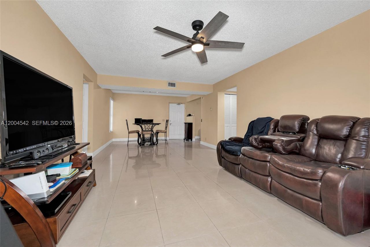 10441 Mahogany Key Cir , Unit 101, Miami, FL 33196 Photo