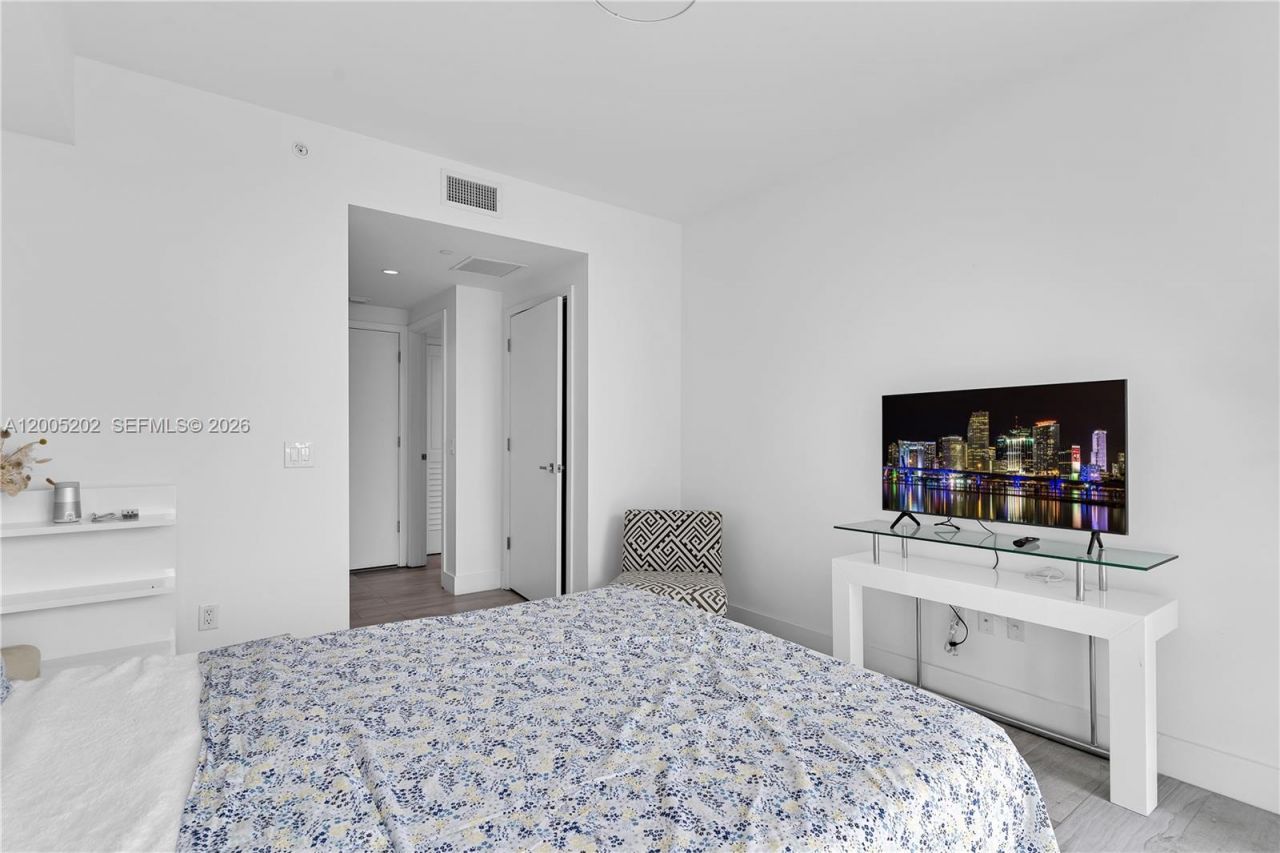 1080 Brickell Ave, Unit 2601, Miami, FL 33131 Photo