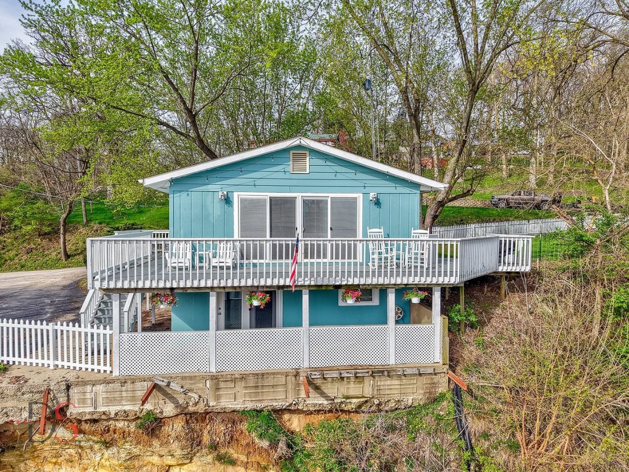 2469 N 41st Road , Sheridan, IL 60551