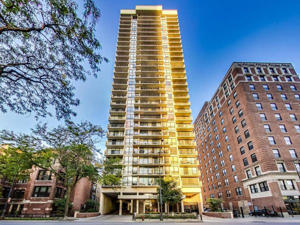 3150 N Sheridan Road , Unit 2A, Chicago, IL 60657