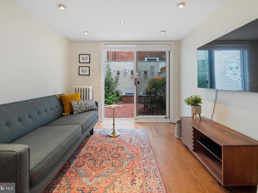 143 Fitzwater Street, Philadelphia, PA 19147 Main Photo