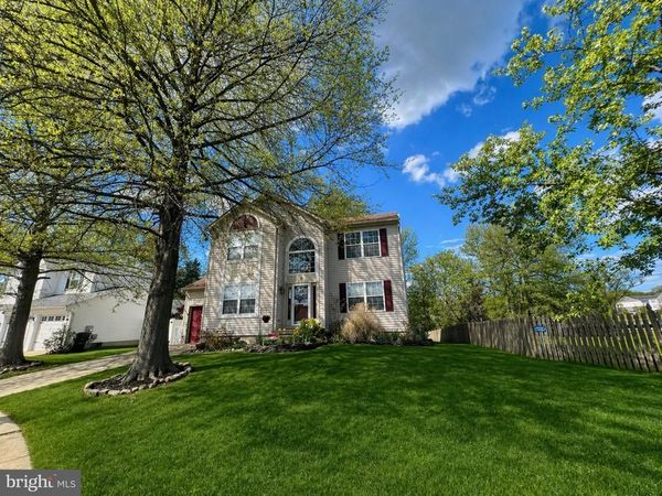 5 KRISTEN COURT, BURLINGTON TOWNSHIP, NJ 08016
