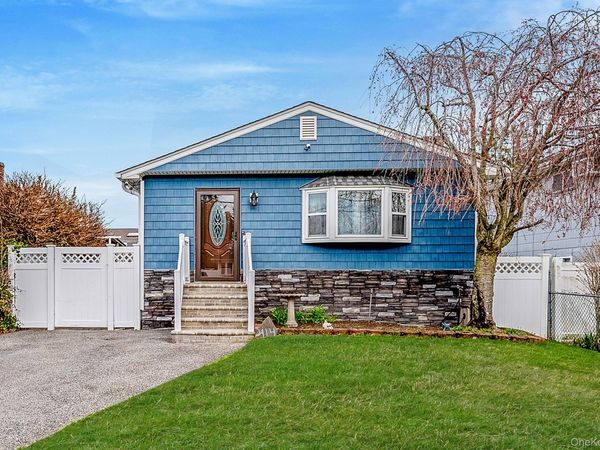 414 Myrtle Avenue, West Islip, NY 11795