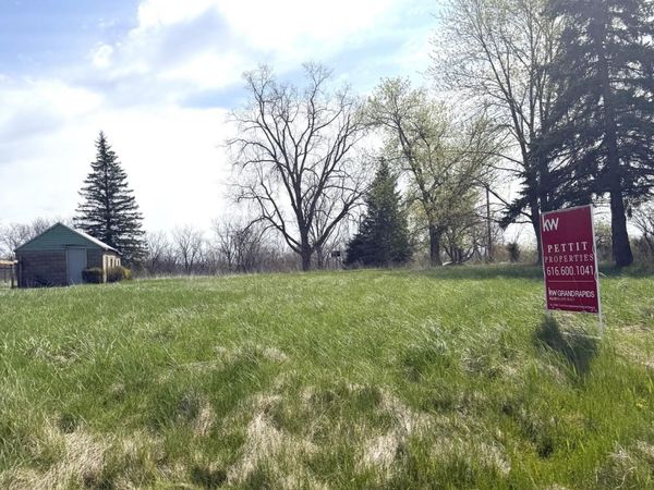 3290 Breton Road SE, Grand Rapids, MI 49512