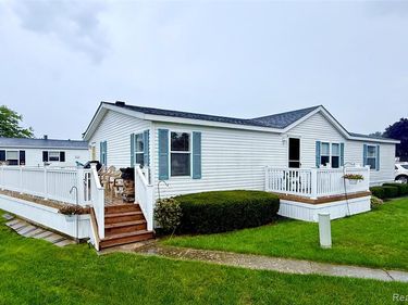 104 Shoreline Dr E, Port Sanilac Vlg, MI 48469