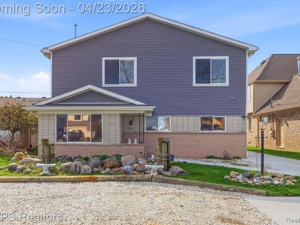 39415 E Archer Drive, Harrison Twp, MI 48045