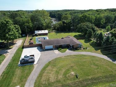 2065 S LAPEER Road, Lapeer Twp, MI 48446