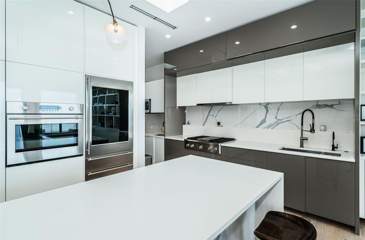 14077 N Bayshore Drive, Madeira Beach, FL 33708 Photo