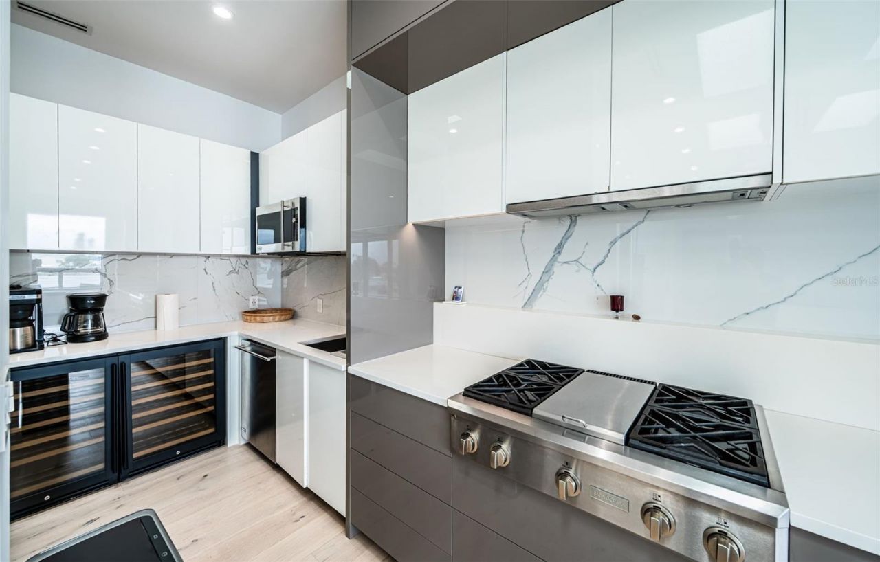 14077 N Bayshore Drive, Madeira Beach, FL 33708 Photo