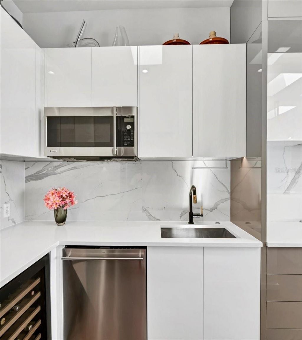 14077 N Bayshore Drive, Madeira Beach, FL 33708 Photo