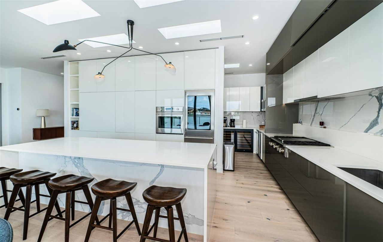 14077 N Bayshore Drive, Madeira Beach, FL 33708 Photo