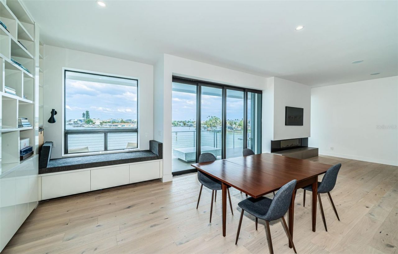 14077 N Bayshore Drive, Madeira Beach, FL 33708 Photo