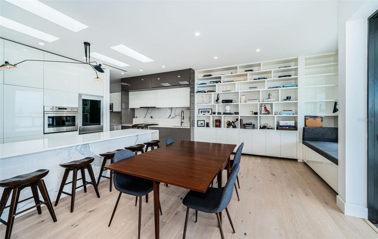 14077 N Bayshore Drive, Madeira Beach, FL 33708 Photo